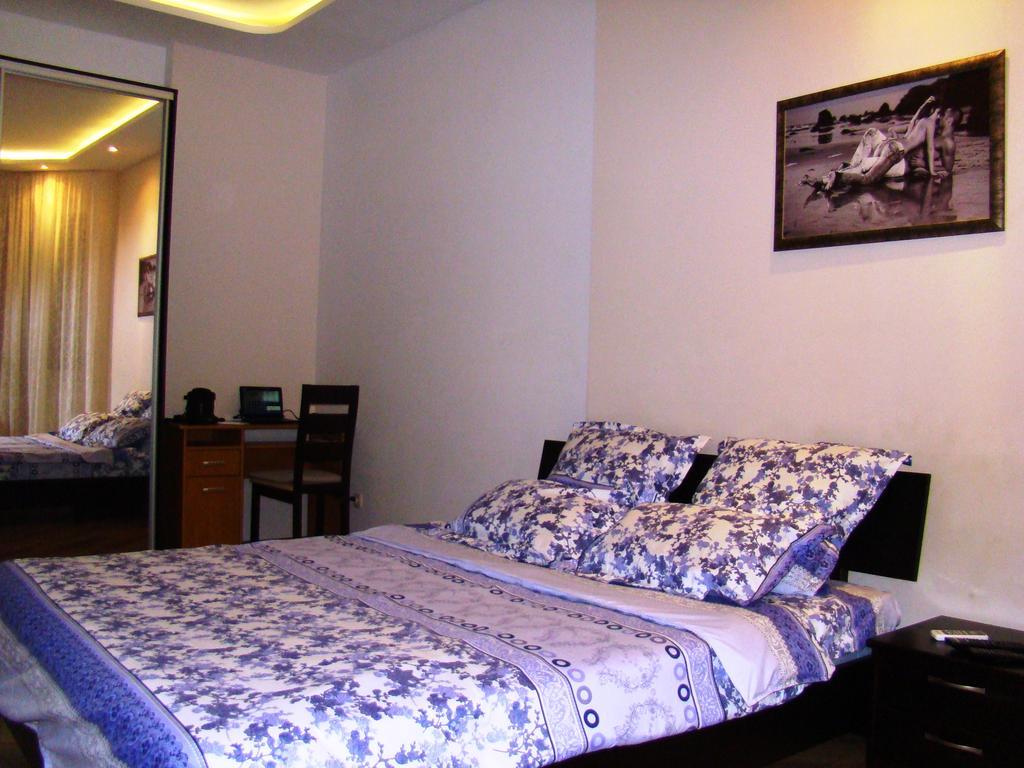 Pleasure Apartment Near Center Of Odessa Phòng bức ảnh