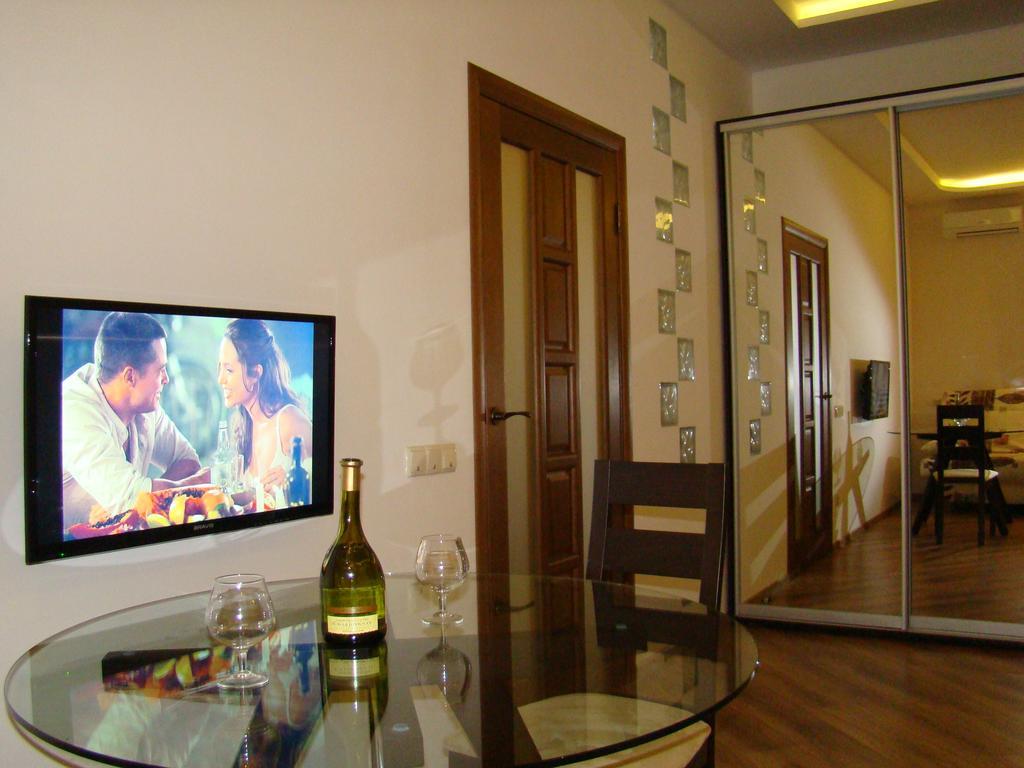 Pleasure Apartment Near Center Of Odessa Ngoại thất bức ảnh