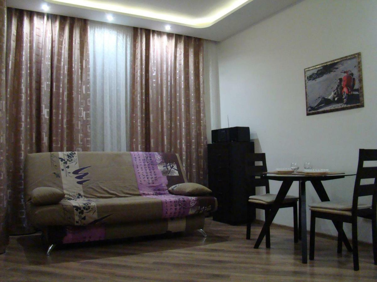 Pleasure Apartment Near Center Of Odessa Ngoại thất bức ảnh
